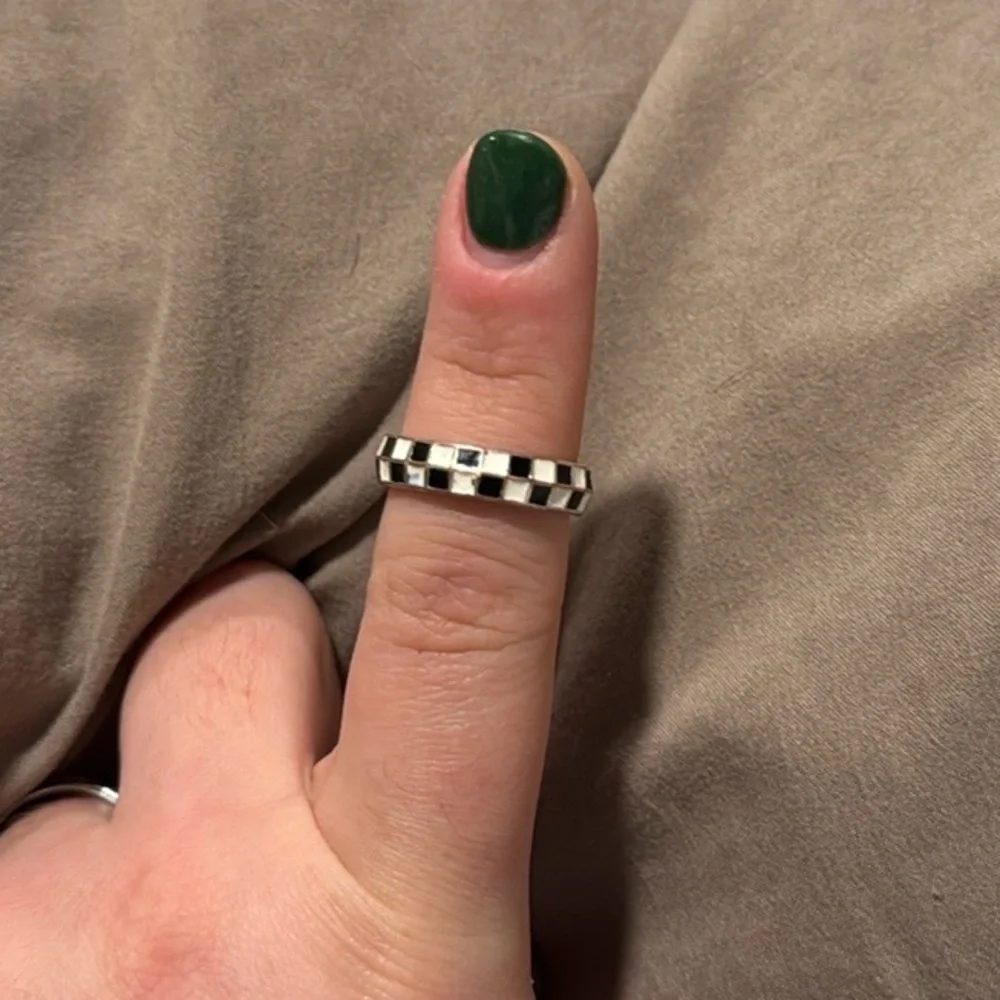 Checkered Ring - Picture 2 of 3
